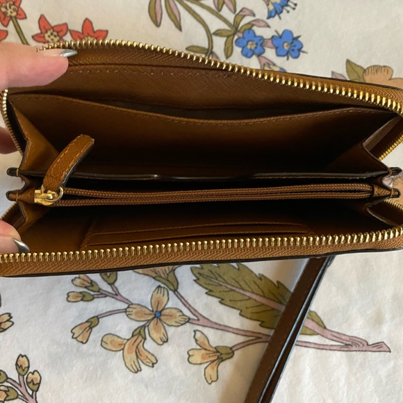 Michael Kors Continental Wristlet - Picture 5 of 6